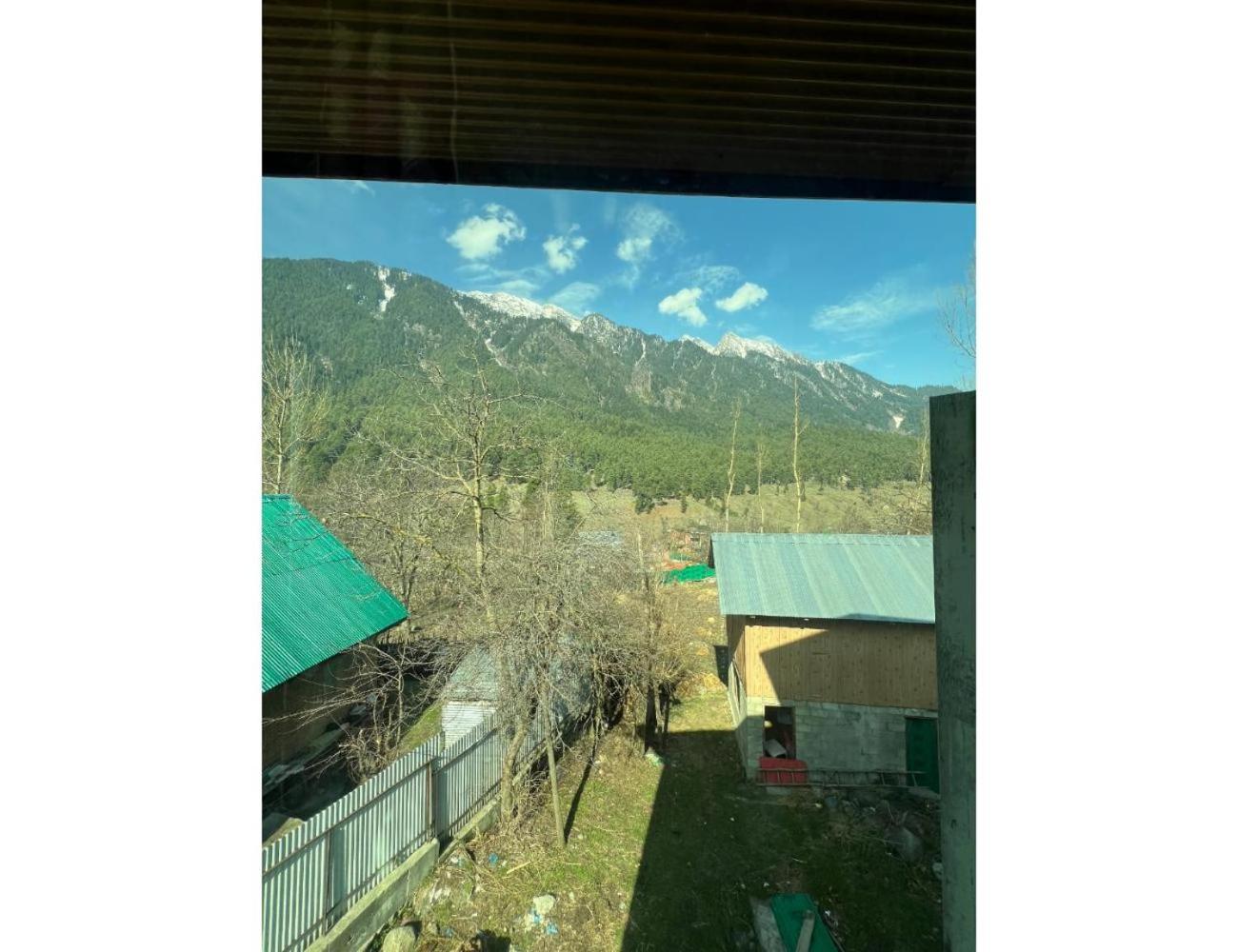 Hotel Pine Green, Pahalgam