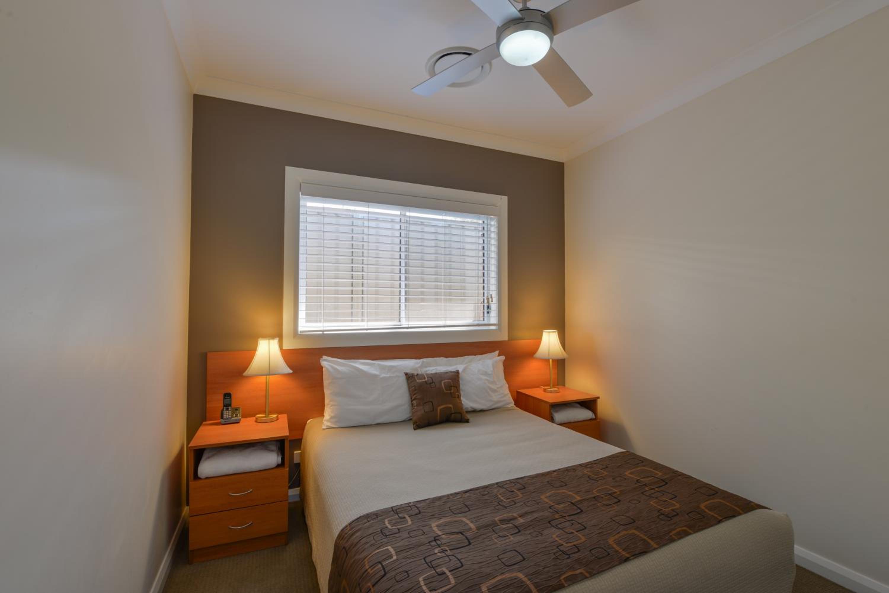 Cadman Motor Inn and Apartments