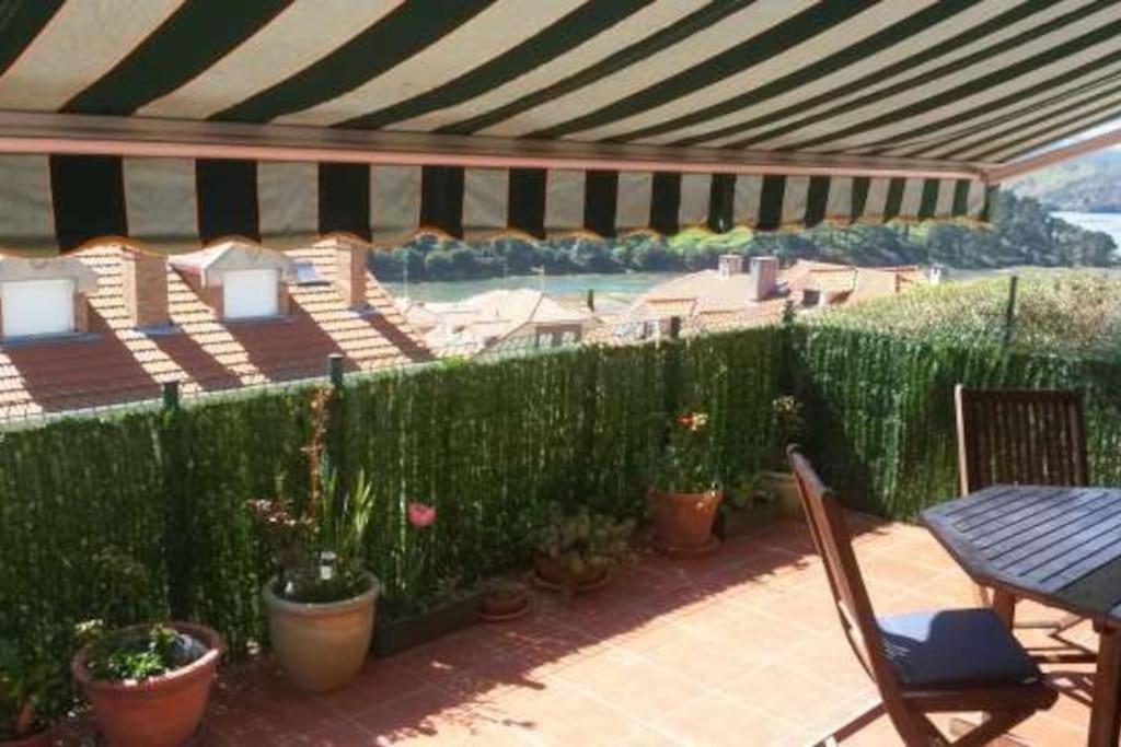 Apartamento urbanización privada. Piscinas. Tenis