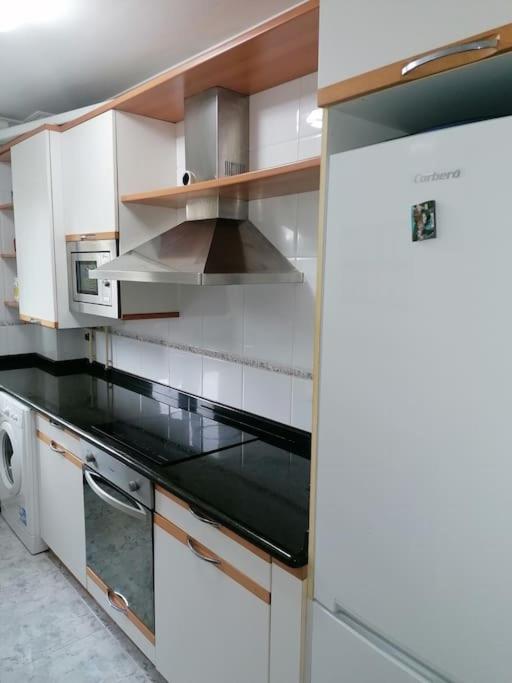 Apartamento urbanización privada. Piscinas. Tenis