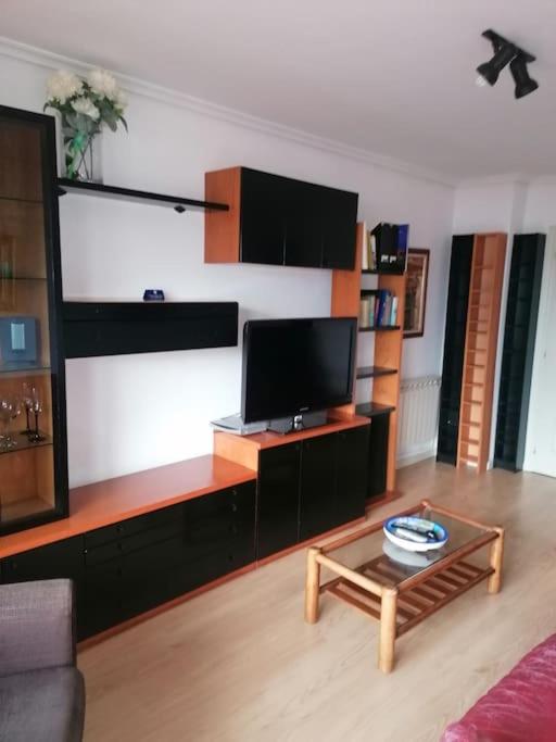 Apartamento urbanización privada. Piscinas. Tenis