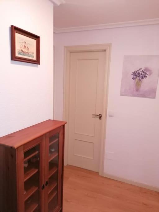 Apartamento urbanización privada. Piscinas. Tenis