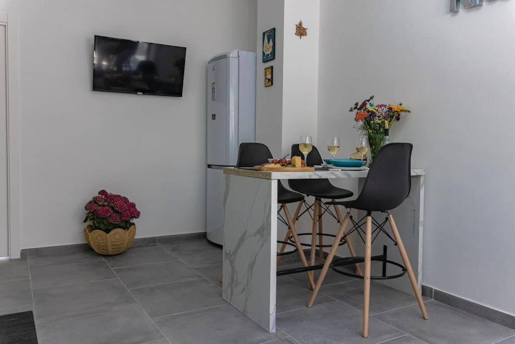 Panoramic apartment on the beach A/C view 5