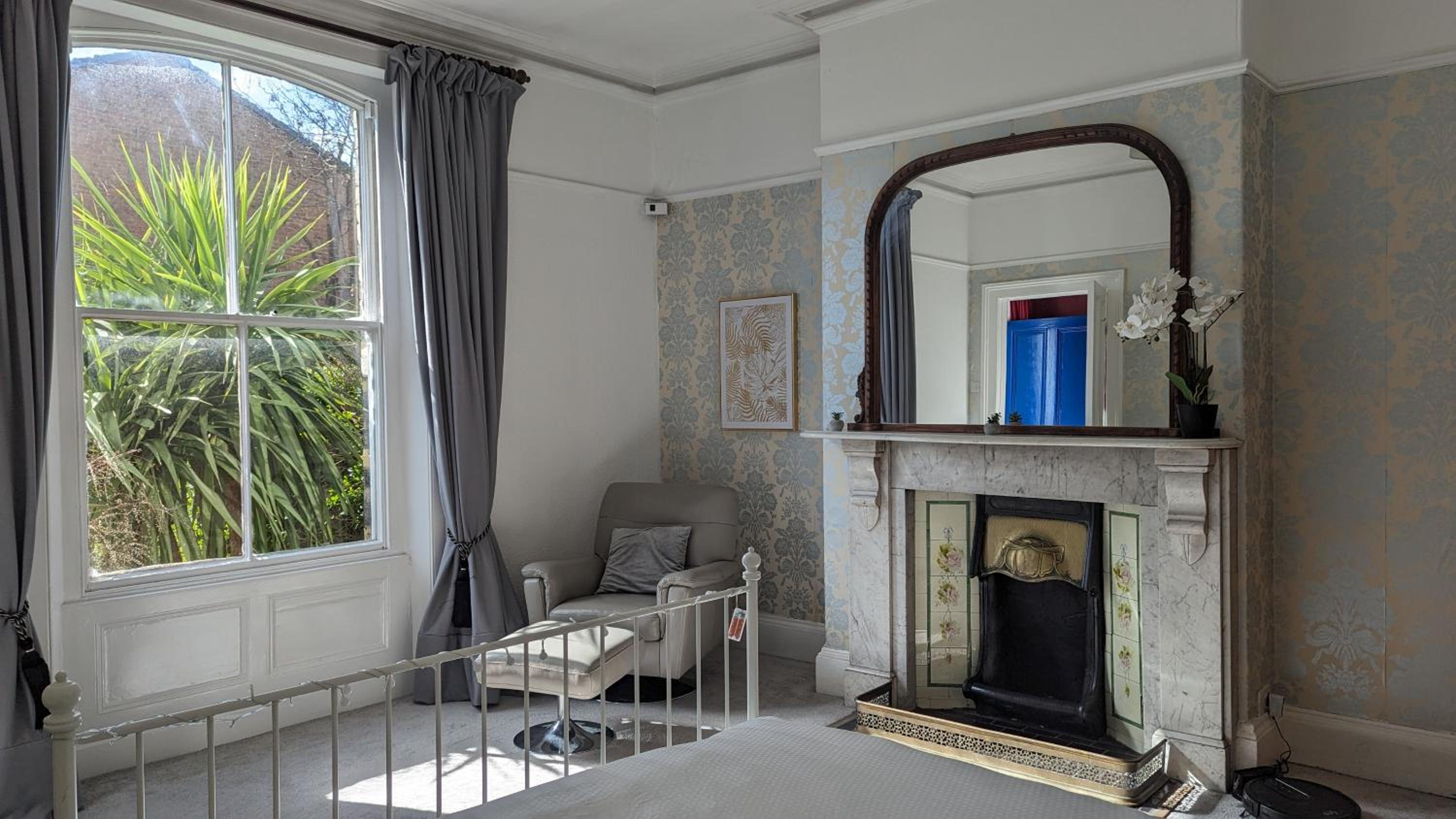 Spacious home, by Headingley Stadium, LGI, Leeds Arena, and the University of Leeds view 5