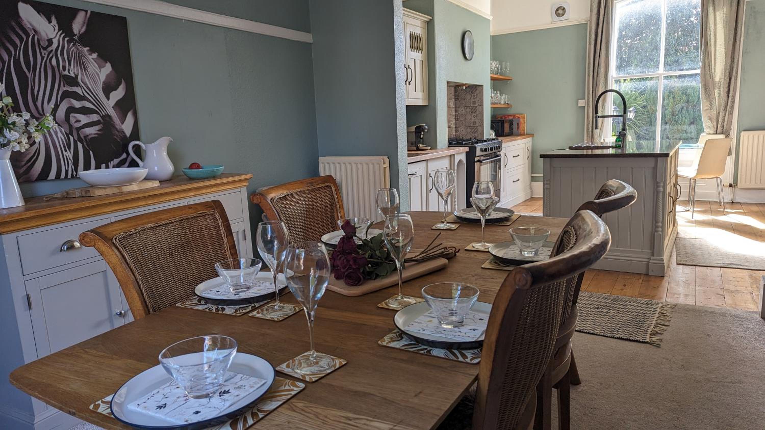 Spacious home, by Headingley Stadium, LGI, Leeds Arena, and the University of Leeds view 3