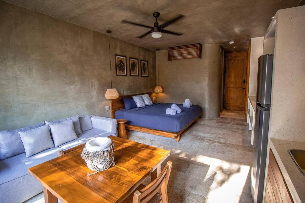 Cozy studio in the jungle with private pool plunge view 4