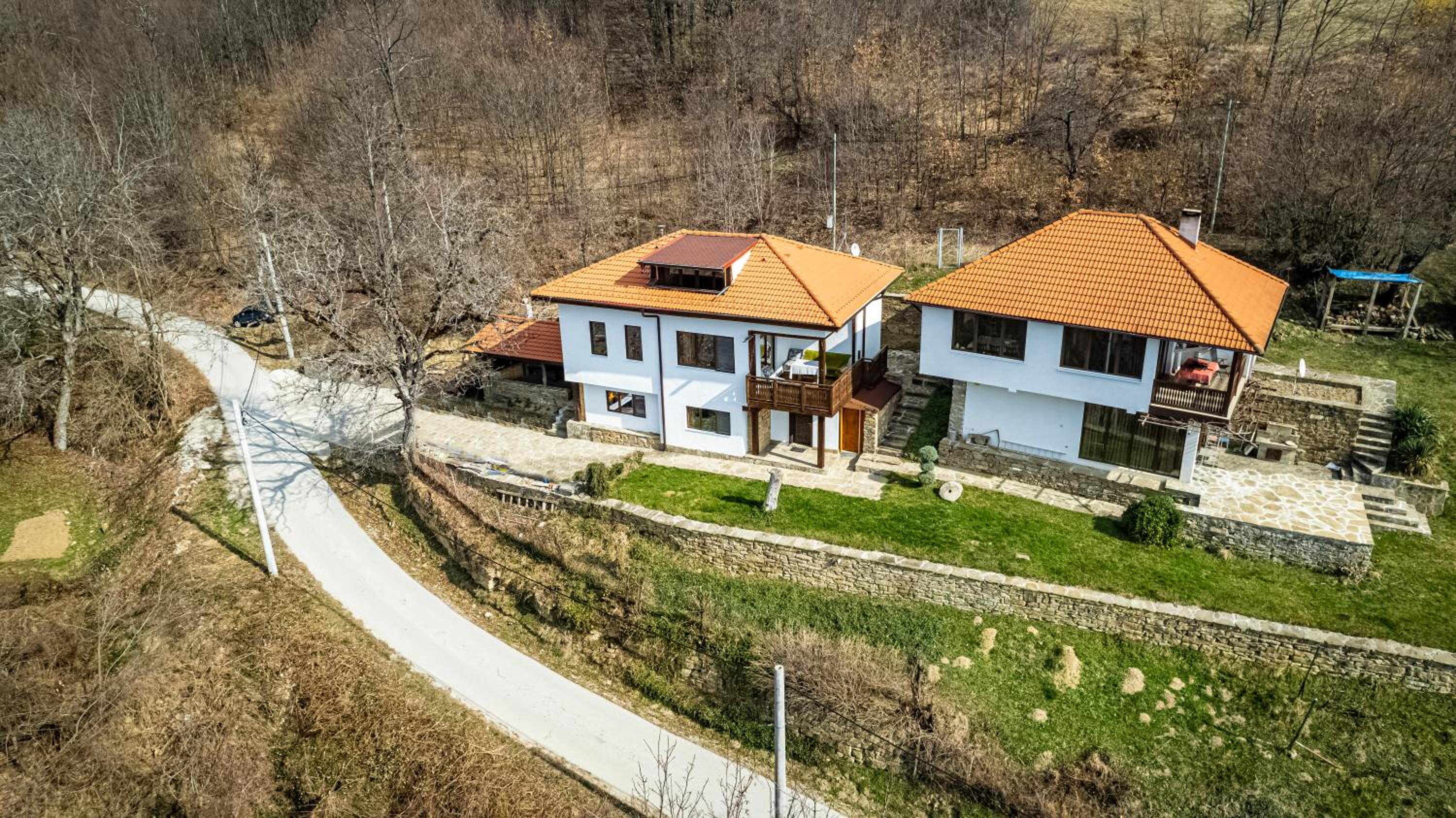 Apriltsi Hills
