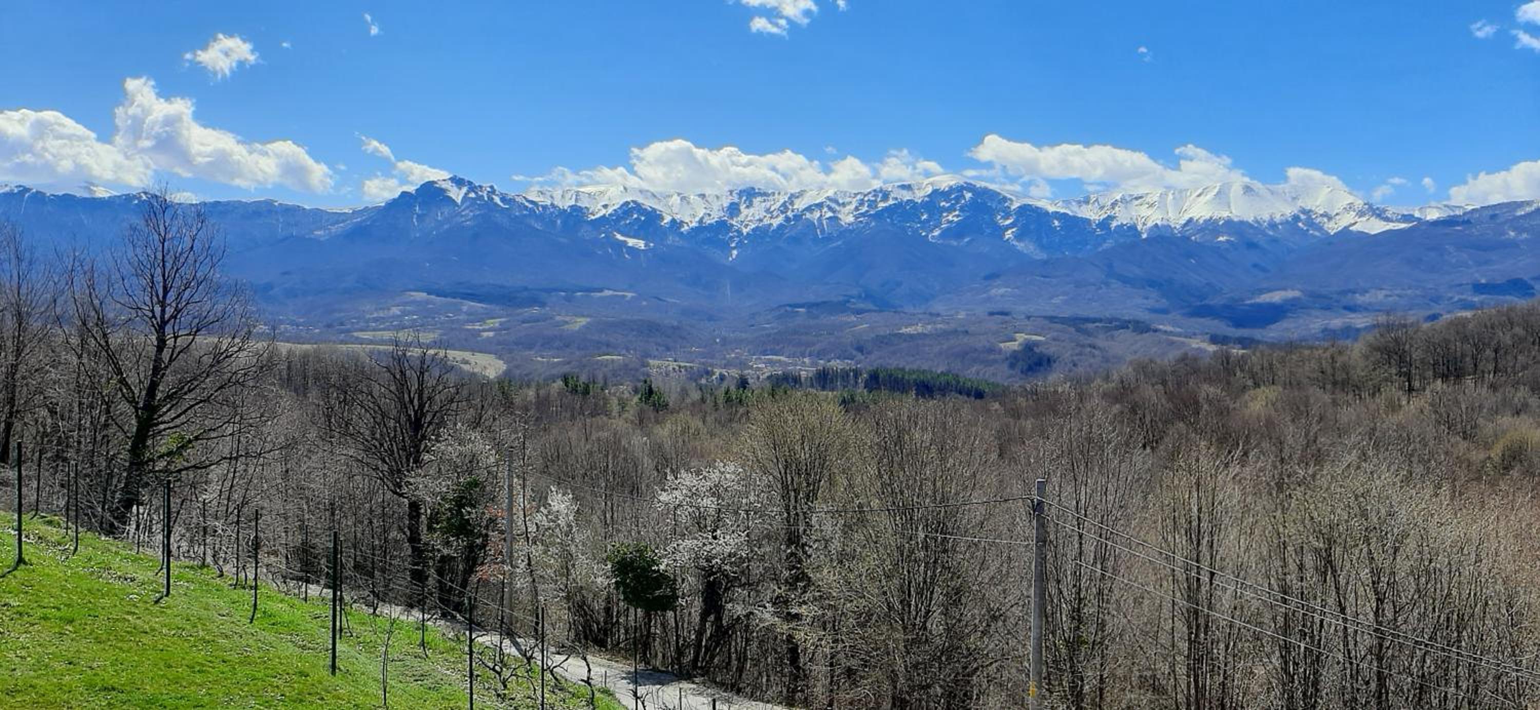 Apriltsi Hills