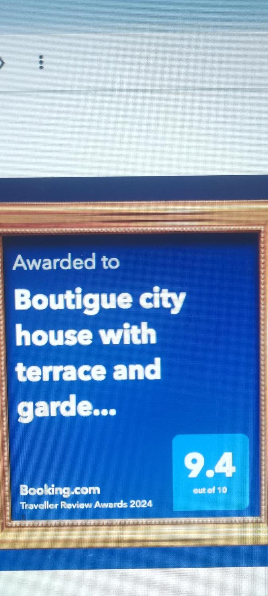 Boutigue city house with terrace and garden free parking view 2
