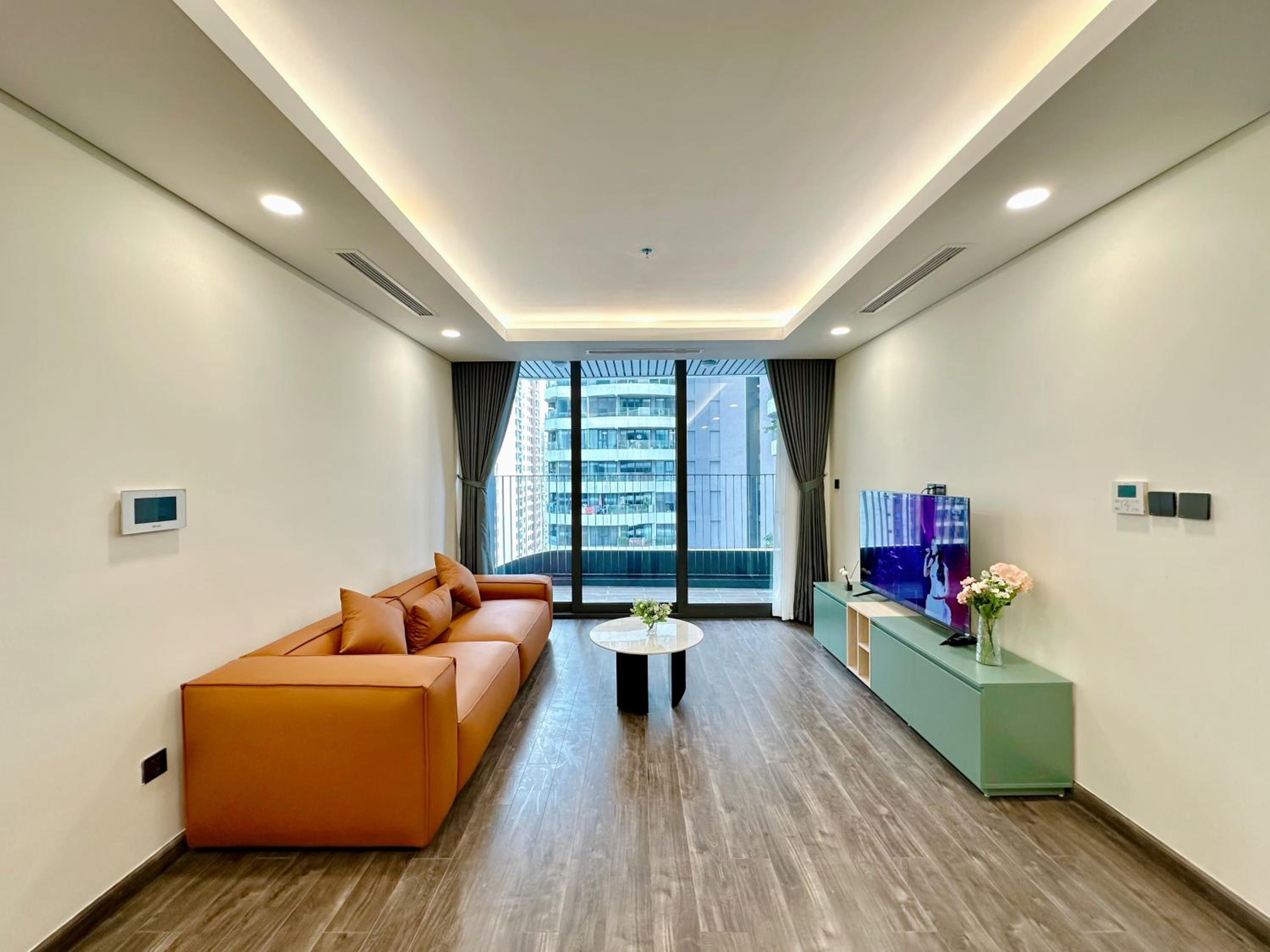 Apartments in Han Jardin Building next West Lake