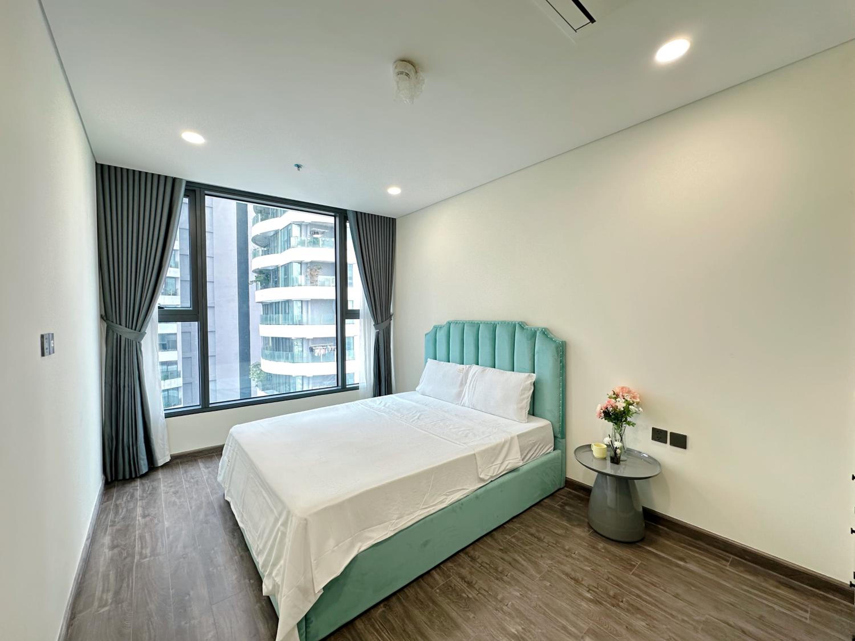 Apartments in Han Jardin Building next West Lake