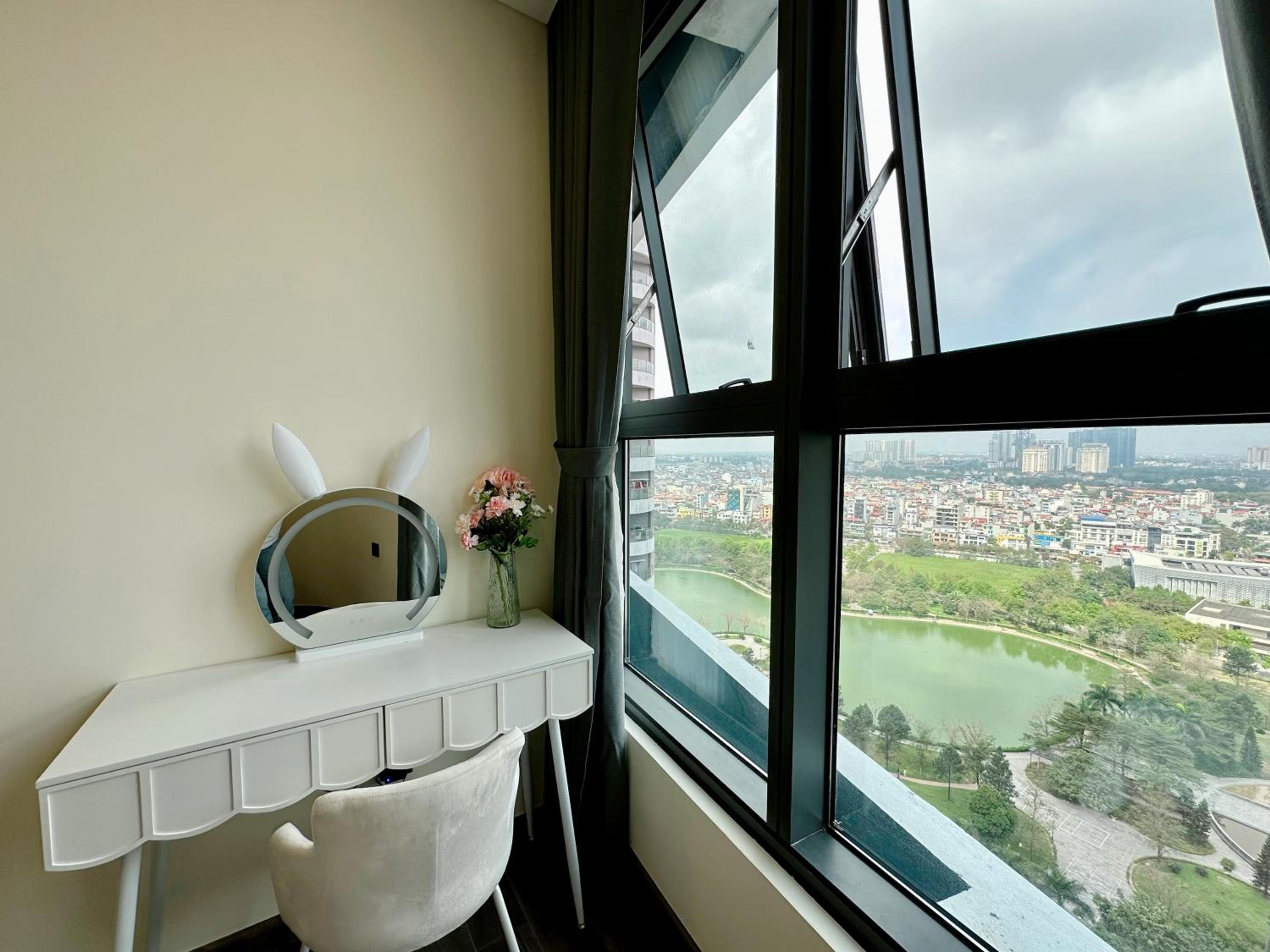 Apartments in Han Jardin Building next West Lake