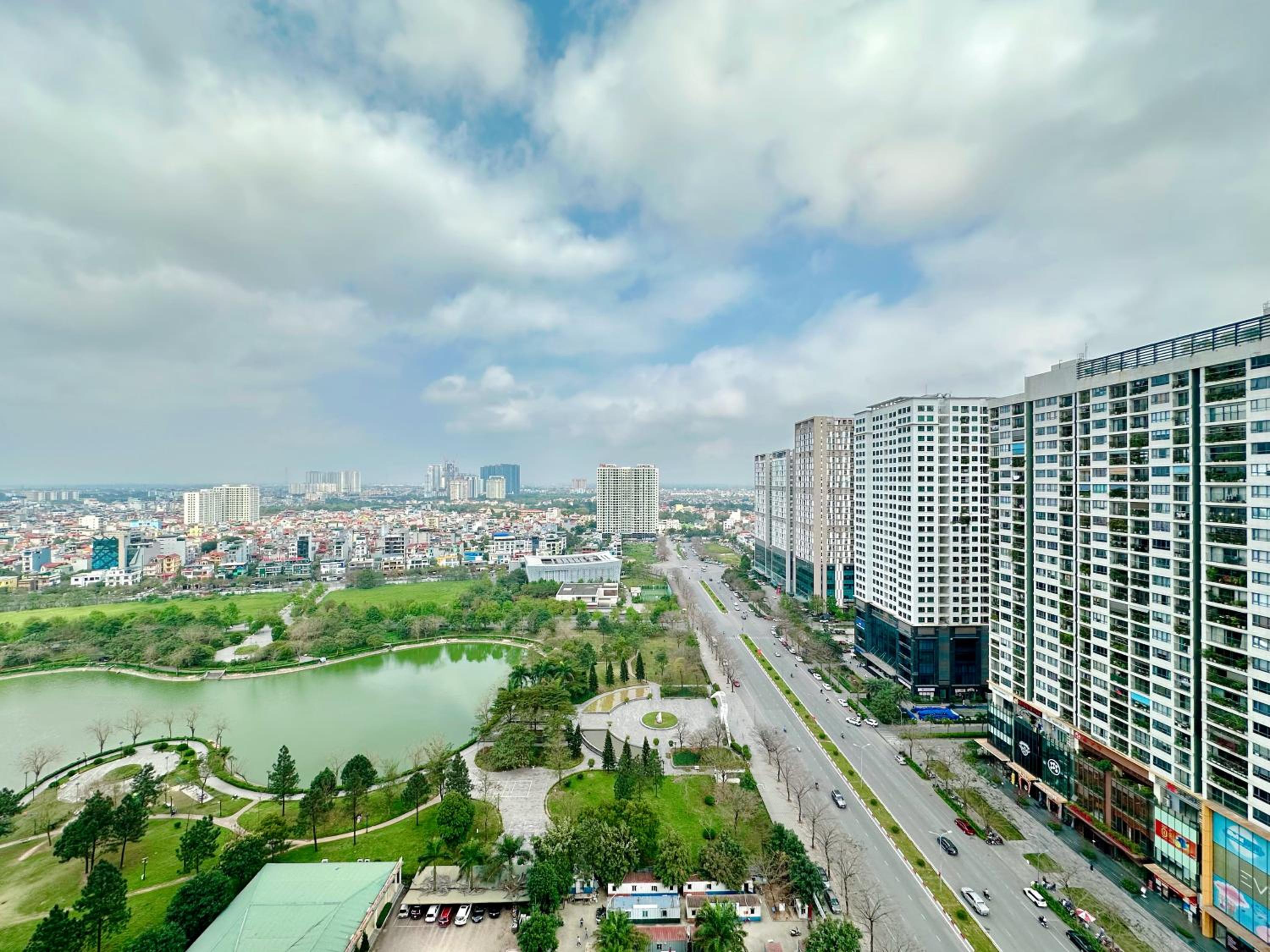 Apartments in Han Jardin Building next West Lake