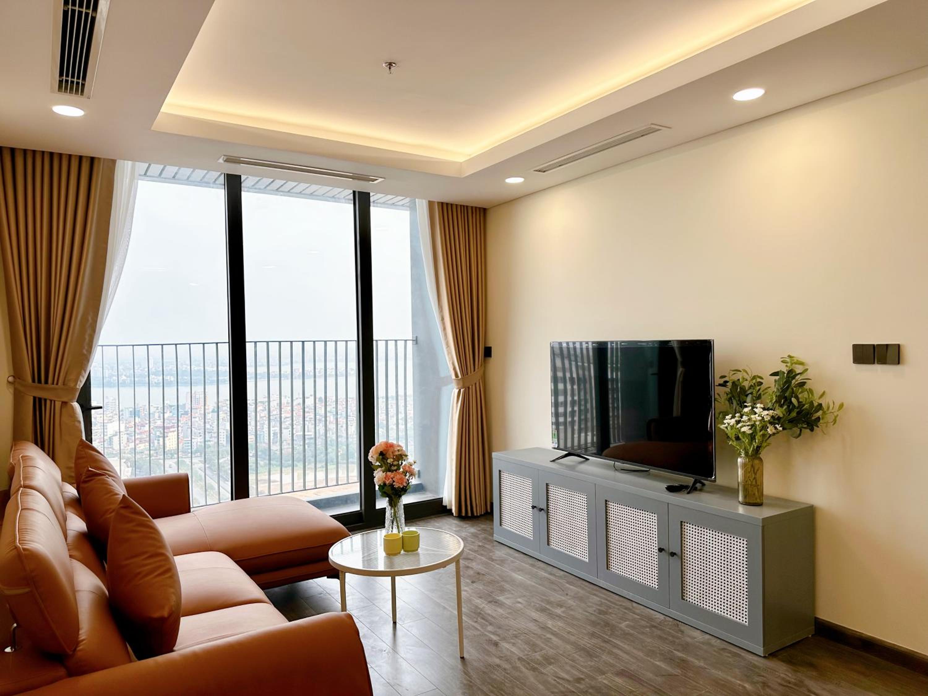 Apartments in Han Jardin Building next West Lake