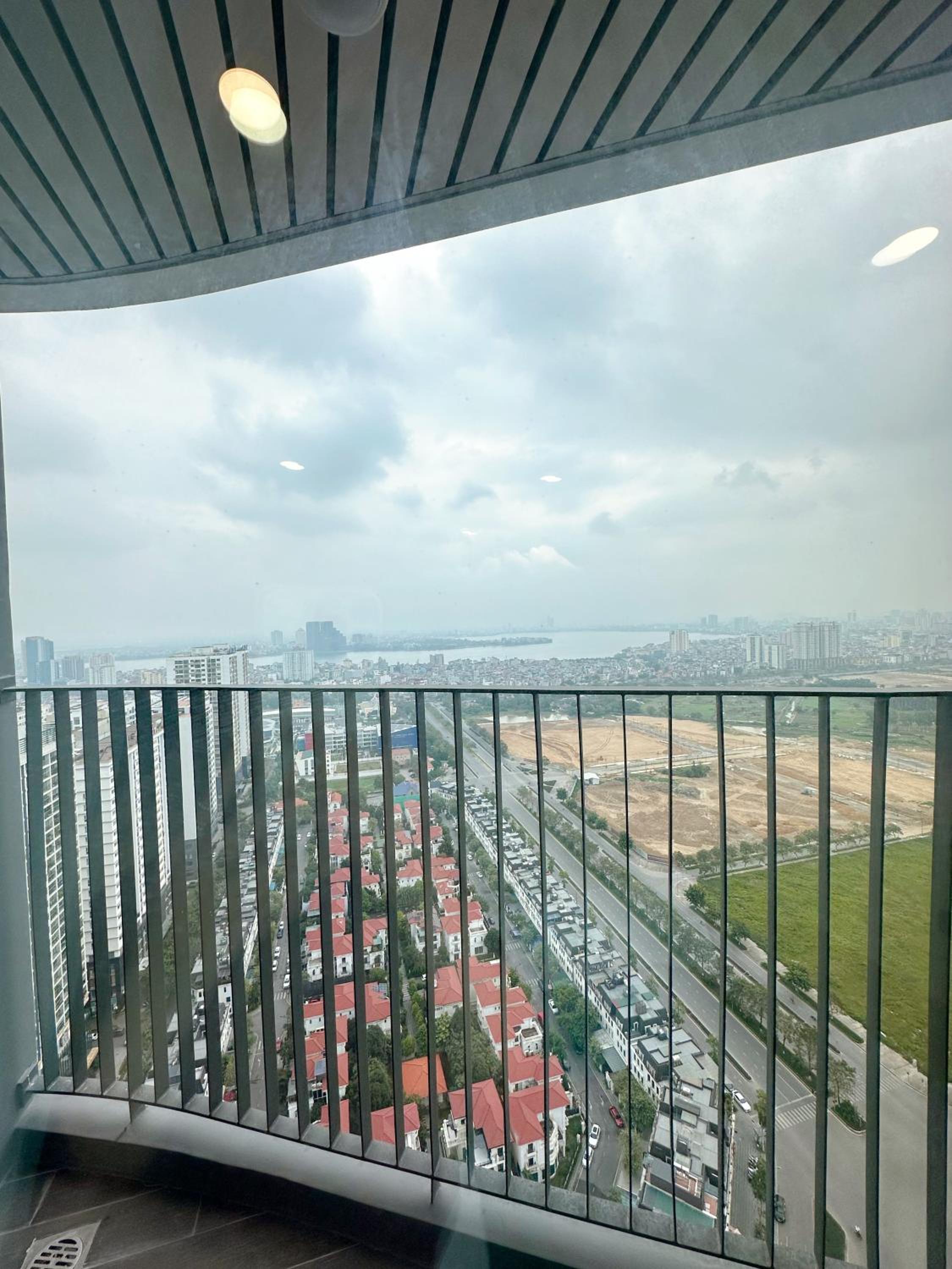 Apartments in Han Jardin Building next West Lake
