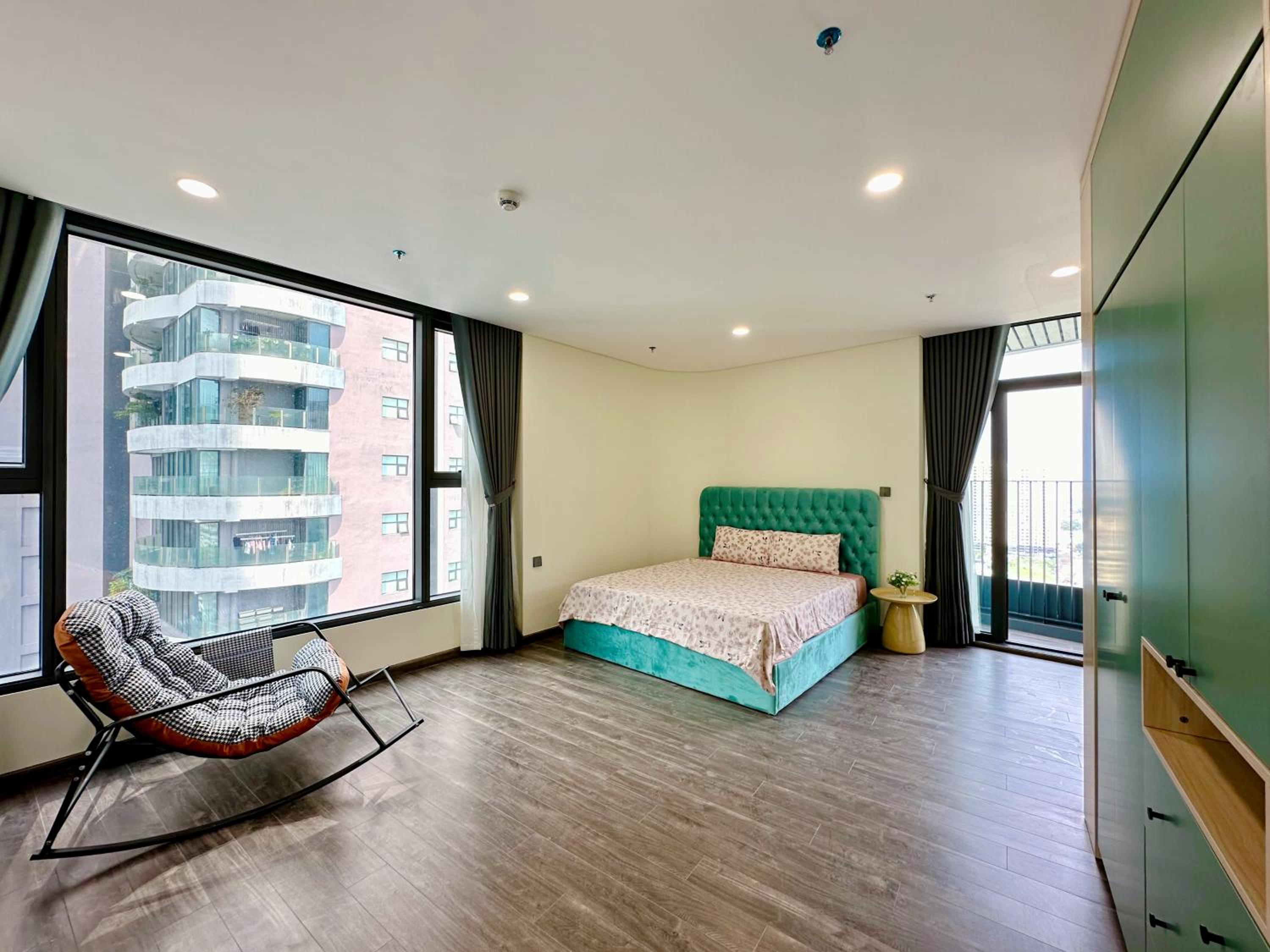 Apartments in Han Jardin Building next West Lake