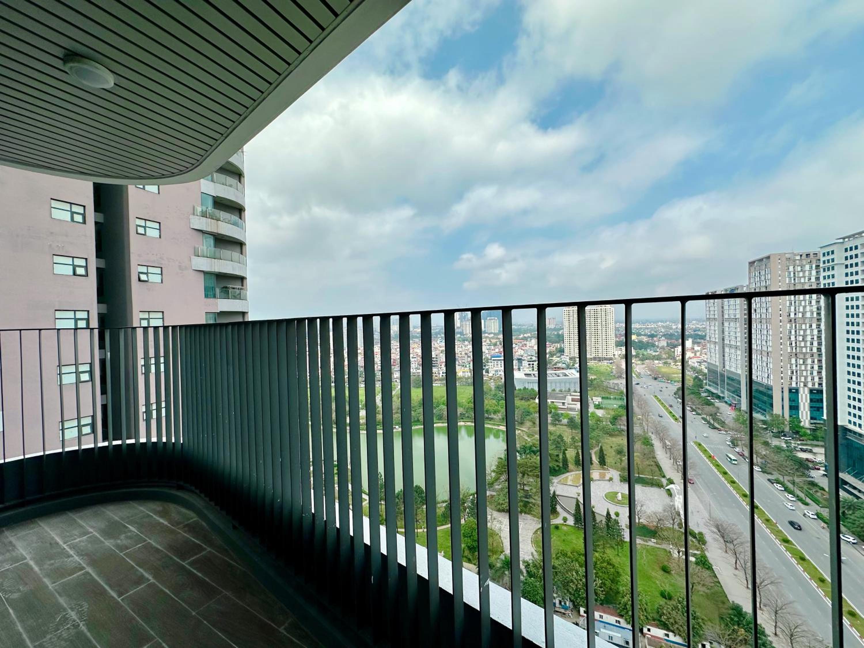 Apartments in Han Jardin Building next West Lake