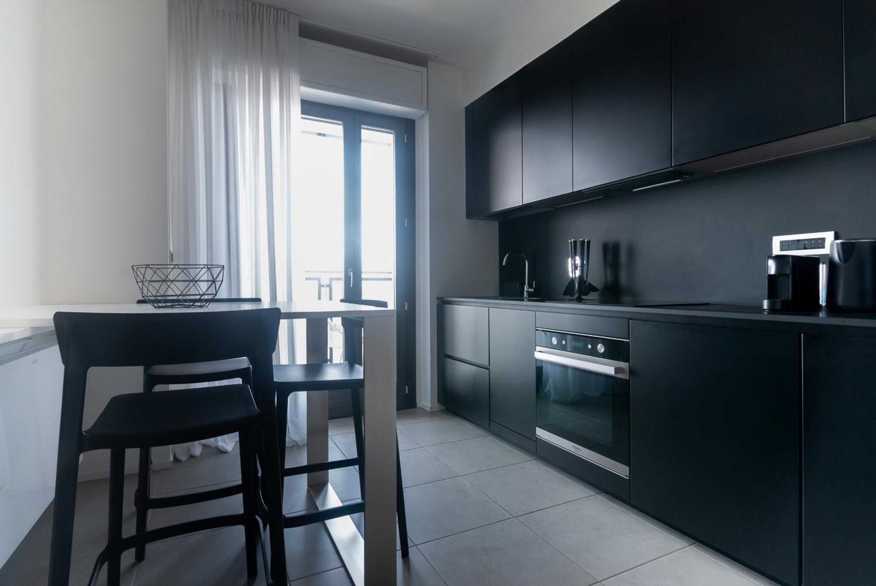 Apartment with Panoramic View of Milan and public free parking lot photo 4