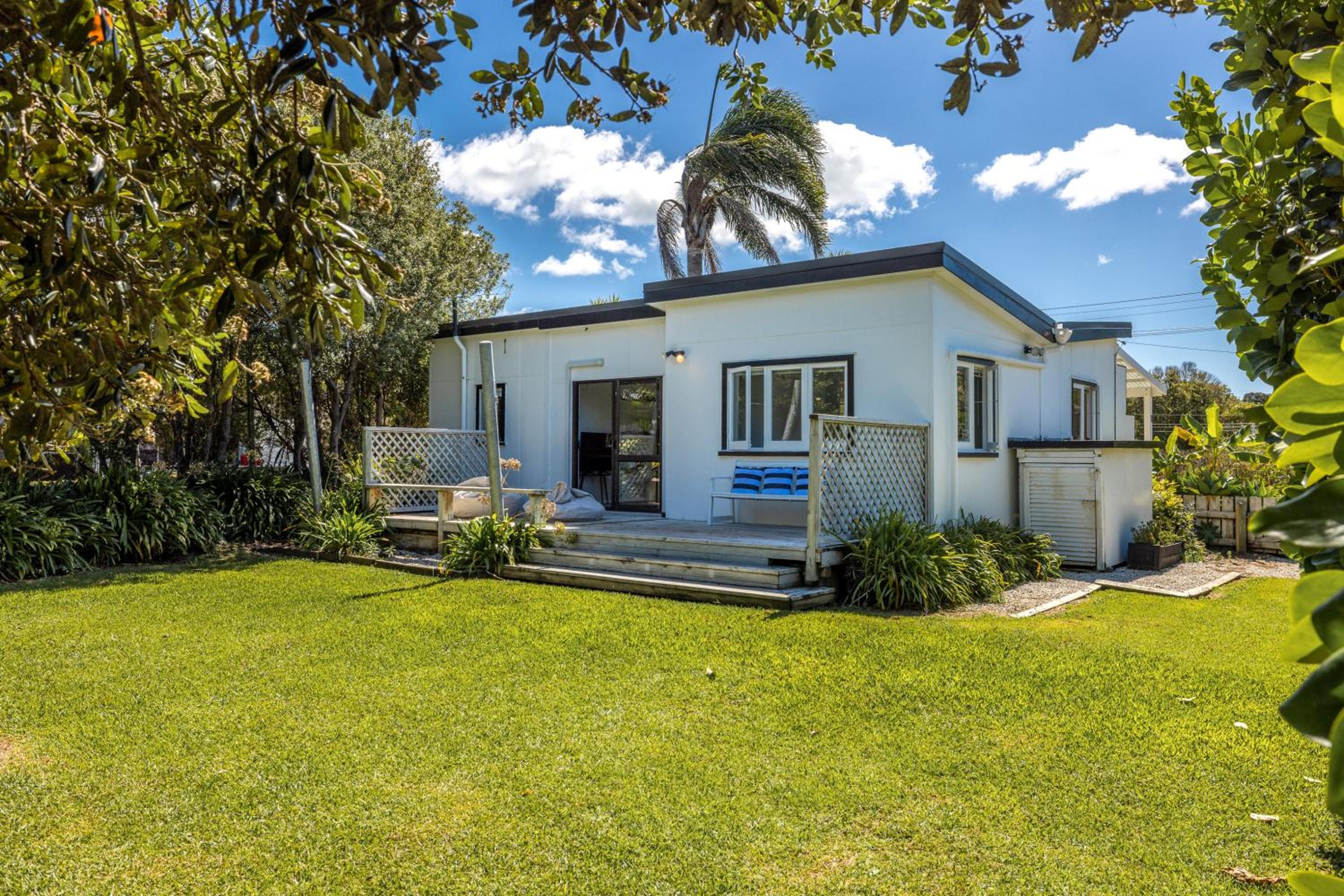 Oneroa Sunspot - Oneroa Holiday Home view 2
