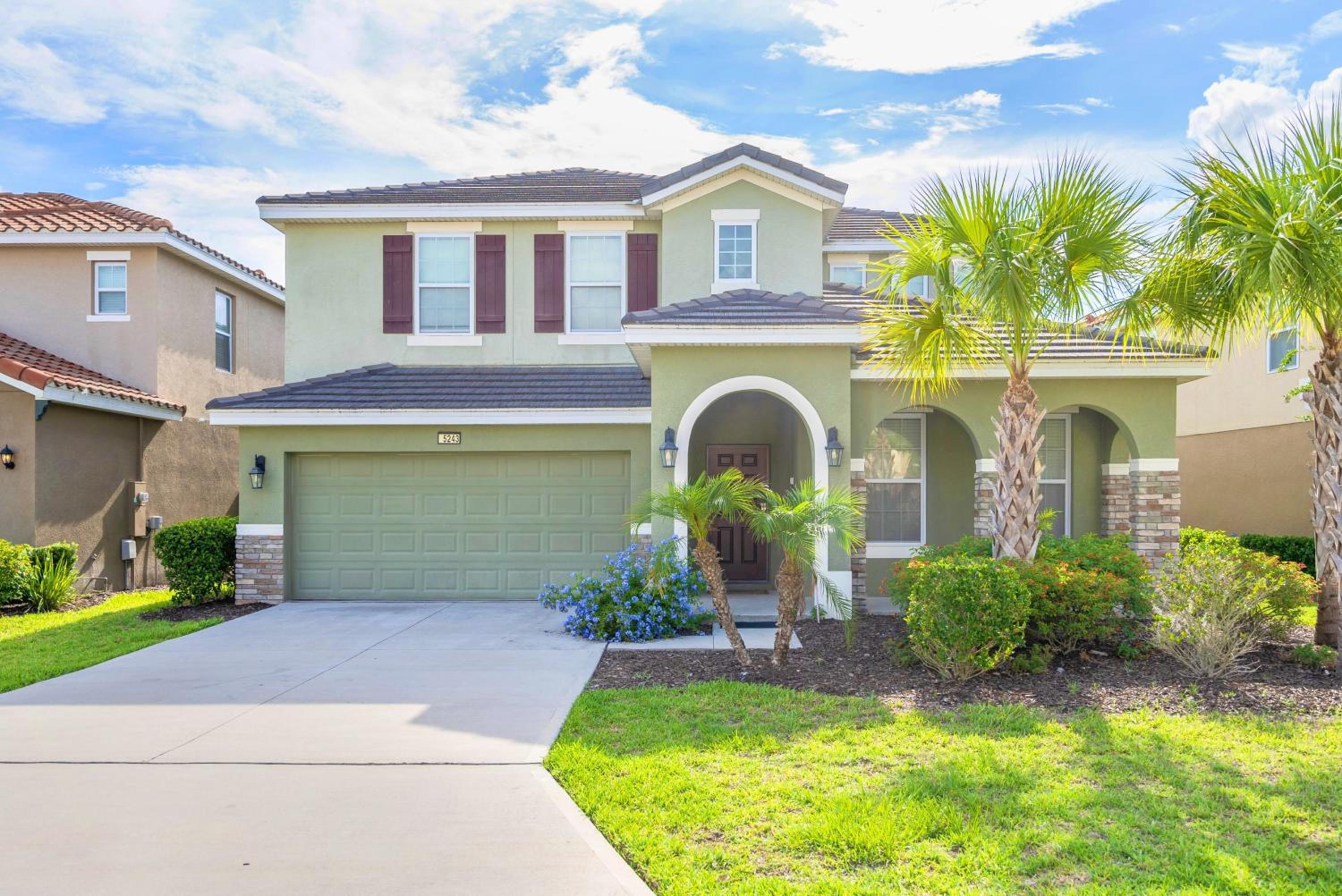 Solterra Sanctuary in Orlando w pool and game room