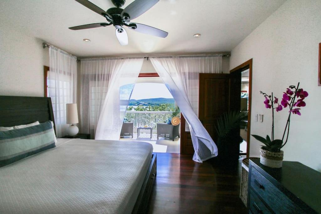 The Hideaway 3 Bedroom suite Pool/Sea View