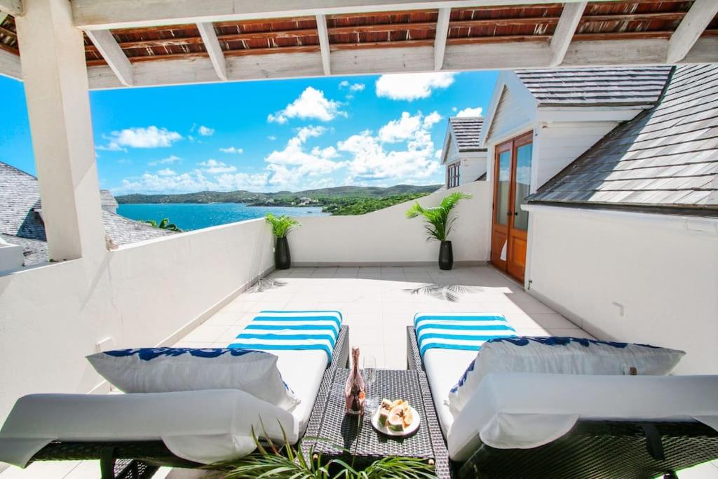 The Hideaway 3 Bedroom suite Pool/Sea View
