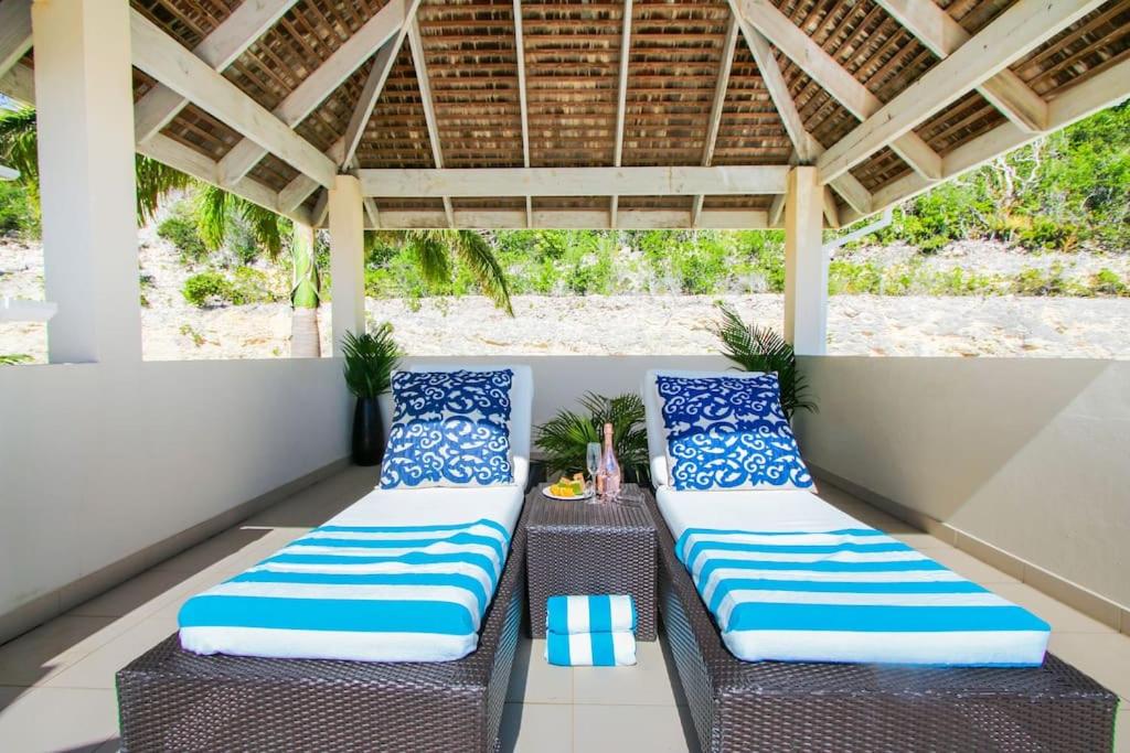 The Hideaway 3 Bedroom suite Pool/Sea View