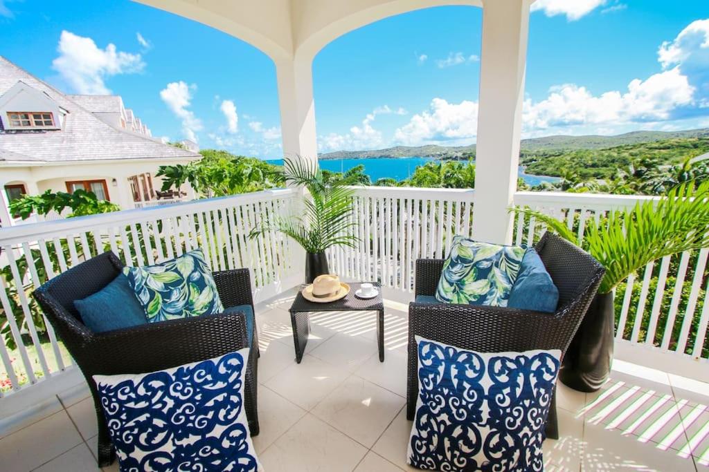 The Hideaway 3 Bedroom suite Pool/Sea View