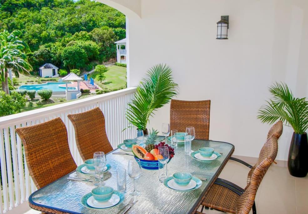 The Hideaway 3 Bedroom suite Pool/Sea View