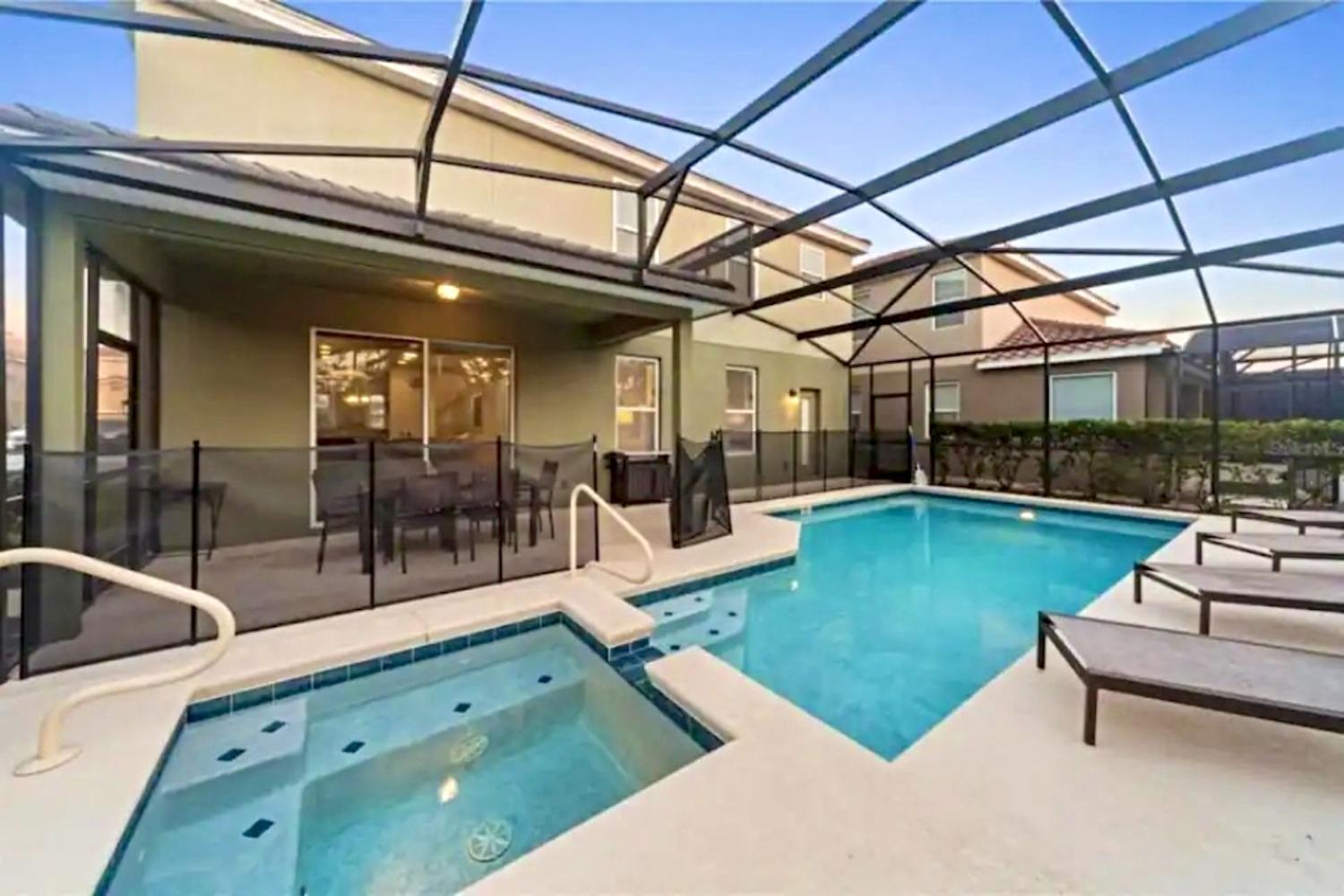 Solterra Sanctuary in Orlando w pool and game room
