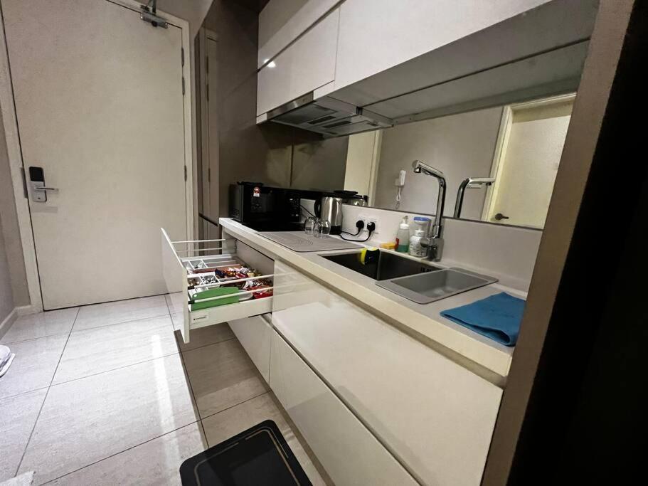 Dorsett Hartamas Suite w ProjectorNetflix