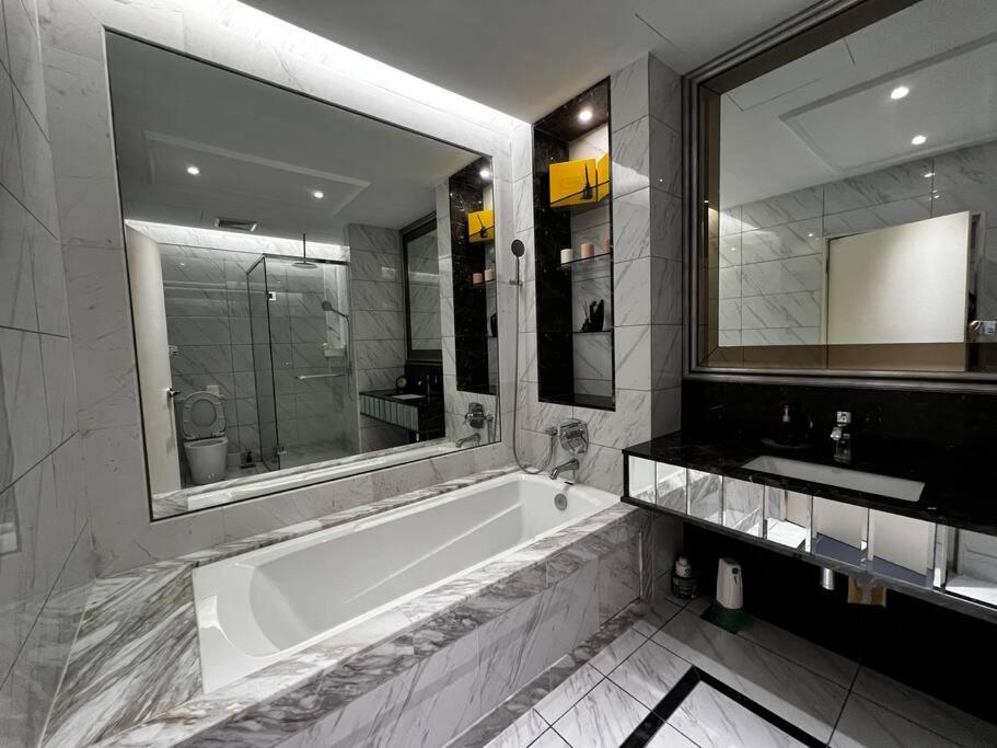 Dorsett Hartamas Suite w ProjectorNetflix