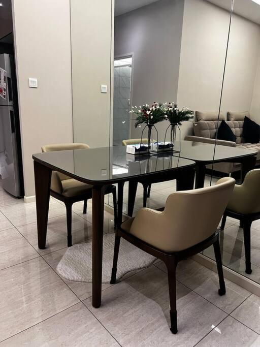 Dorsett Hartamas Suite w ProjectorNetflix