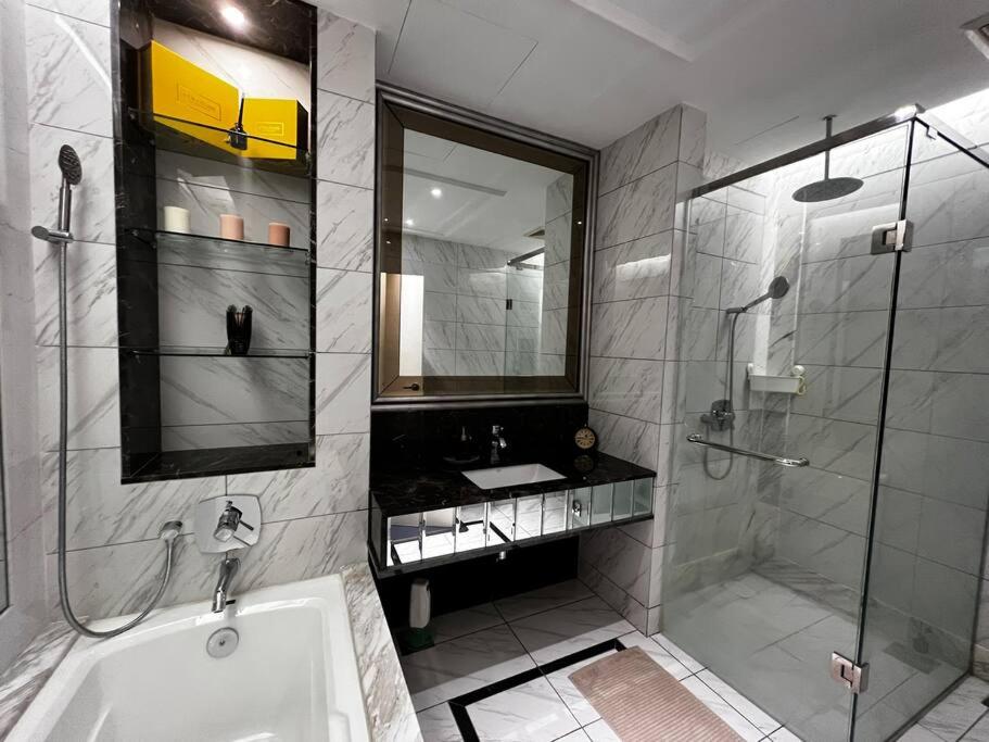 Dorsett Hartamas Suite w ProjectorNetflix