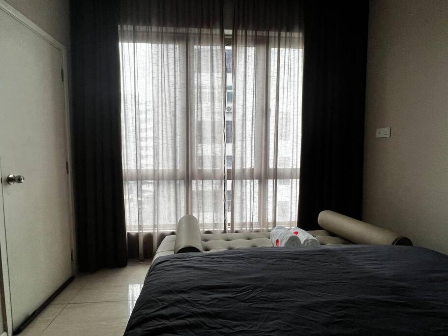 Dorsett Hartamas Suite w ProjectorNetflix