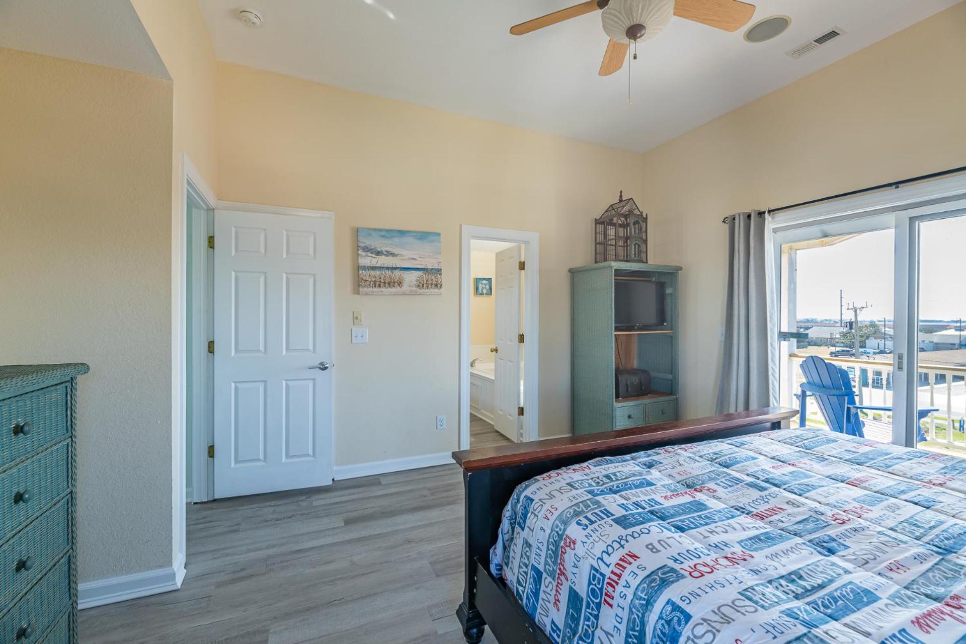 Savannah - Nags Head MP 16, Oceanfront, Direct Beach Access, Pool, Hot Tub, Pool Table