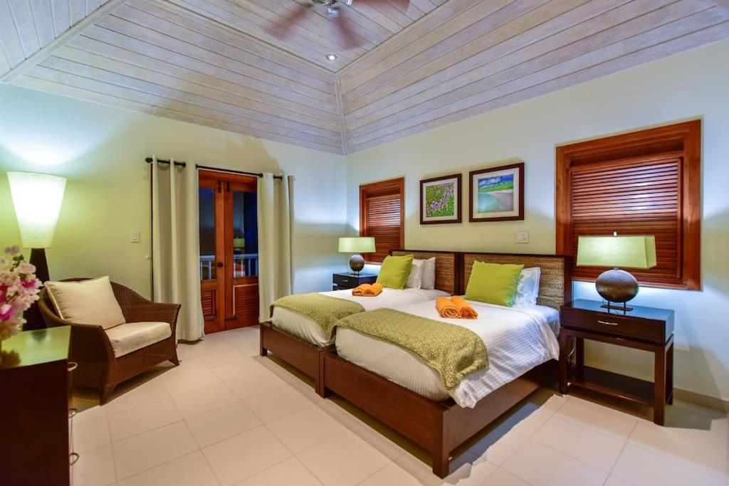 The Hideaway 3 Bedroom Townhouse with Pool
