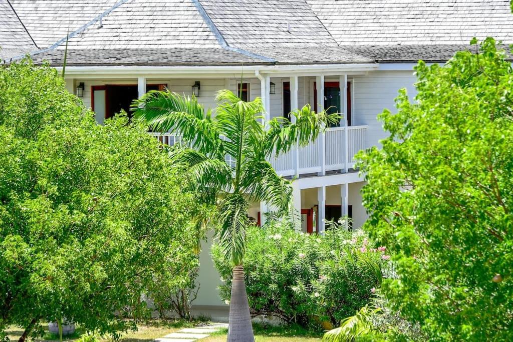 The Hideaway 3 Bedroom Townhouse with Pool