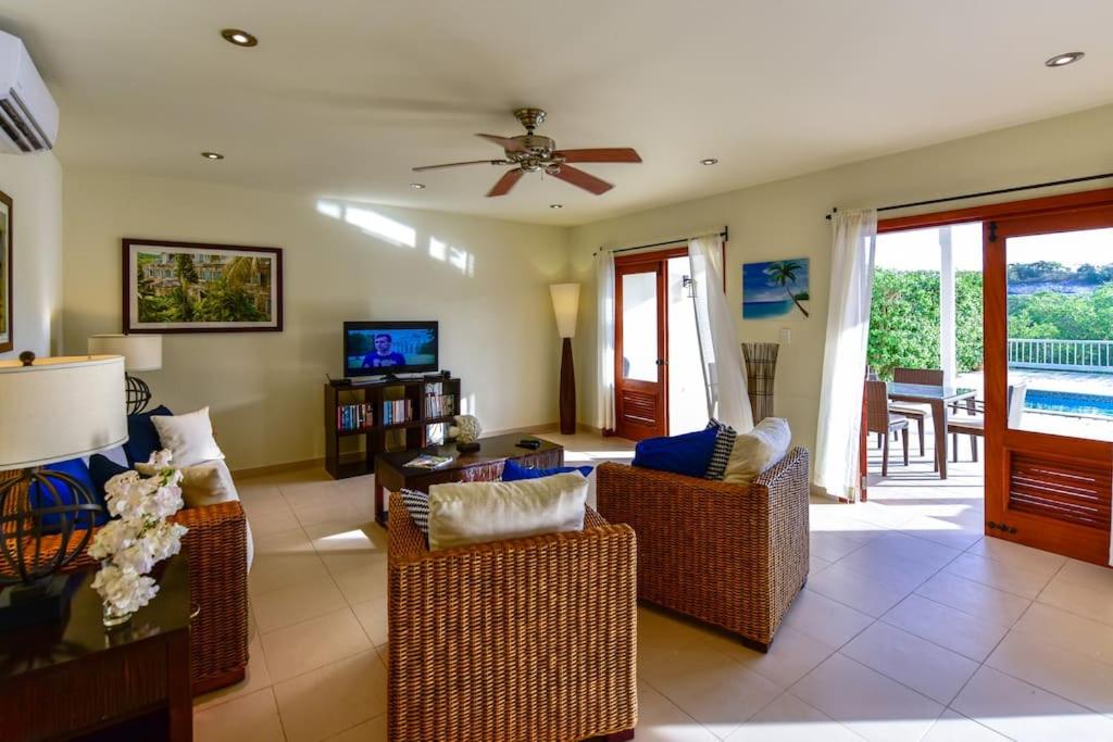 The Hideaway 3 Bedroom Townhouse with Pool