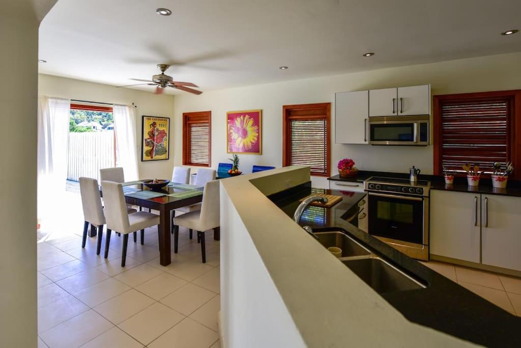 The Hideaway 3 Bedroom Townhouse with Pool
