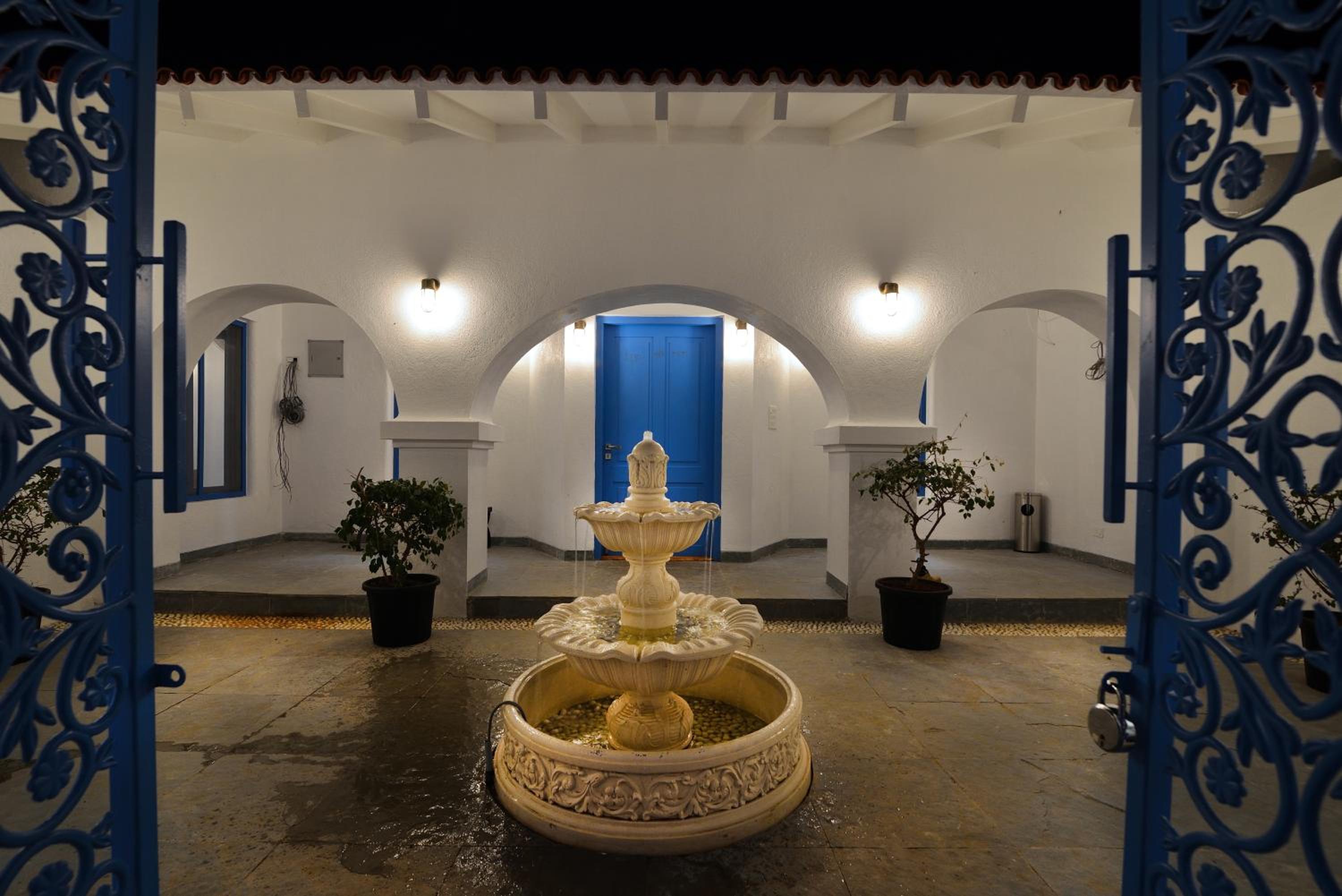 1517 Greek House by Kaz Stays