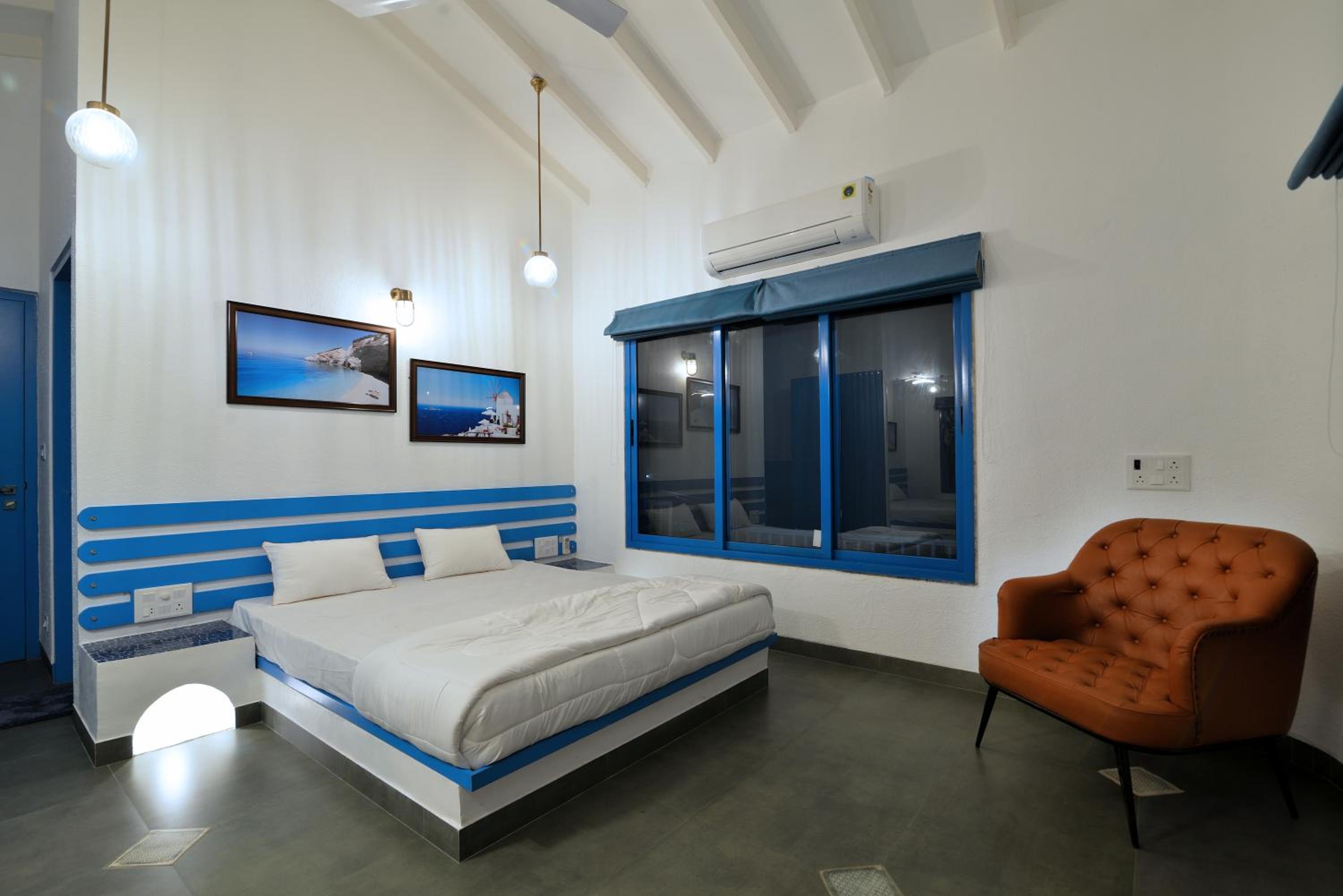 1517 Greek House by Kaz Stays