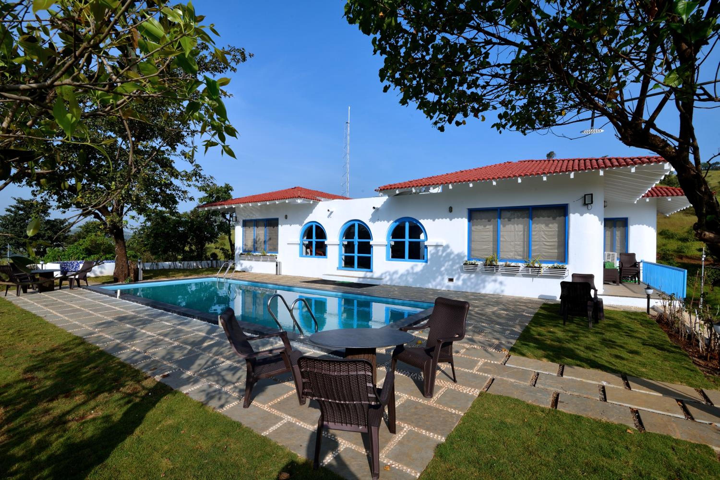1517 Greek House by Kaz Stays