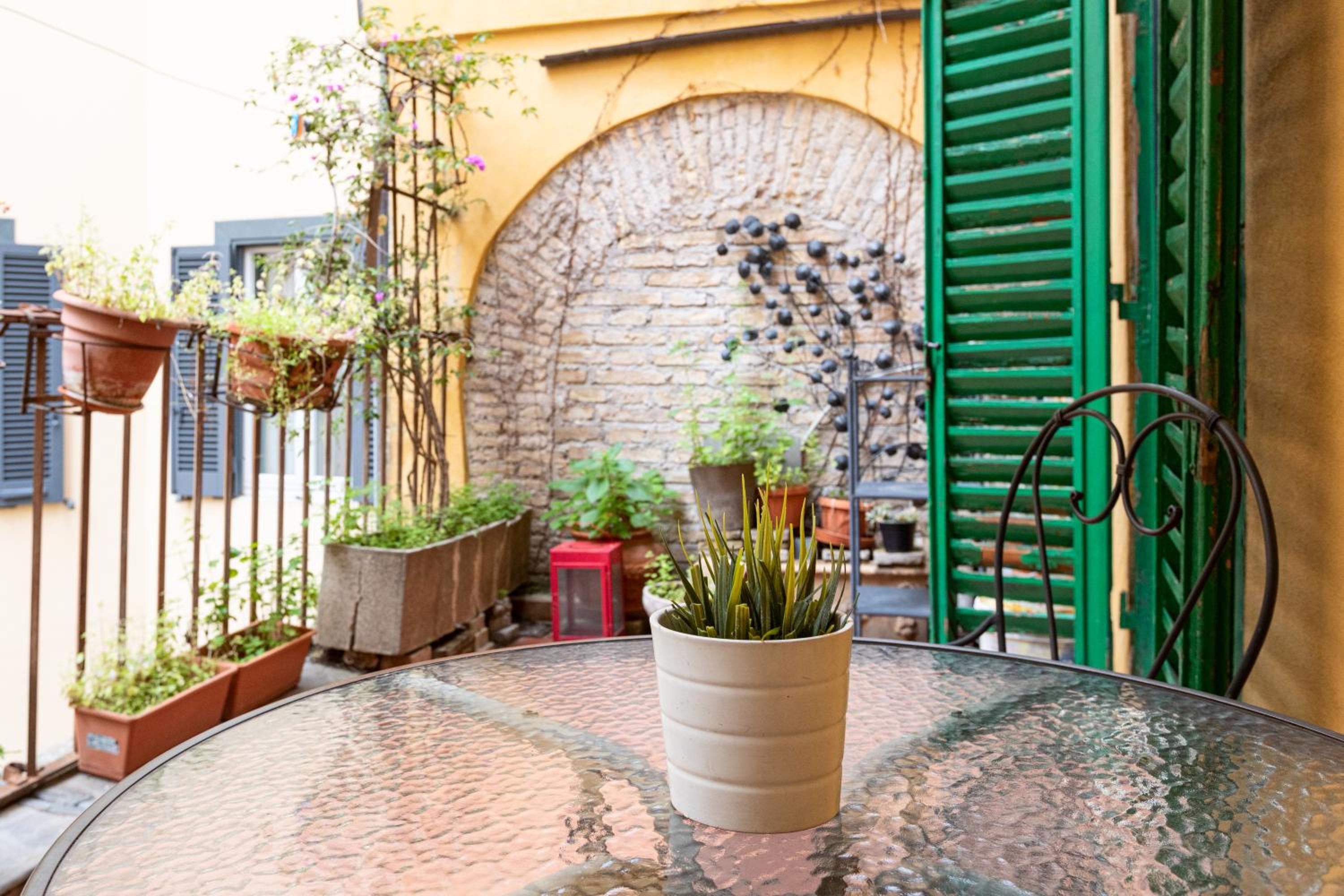 Apartment with nice terrace by the Amazing Pantheon
