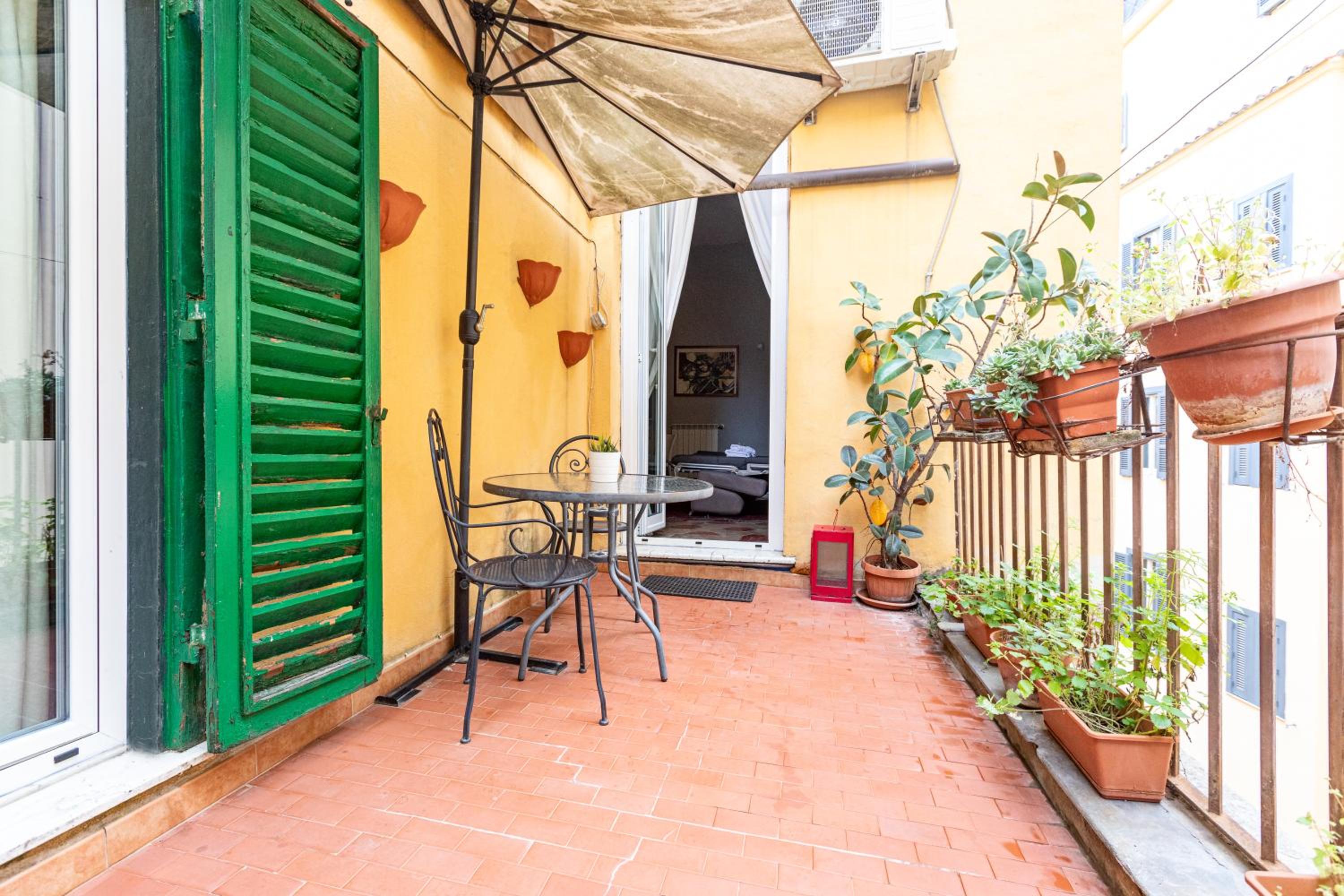 Apartment with nice terrace by the Amazing Pantheon