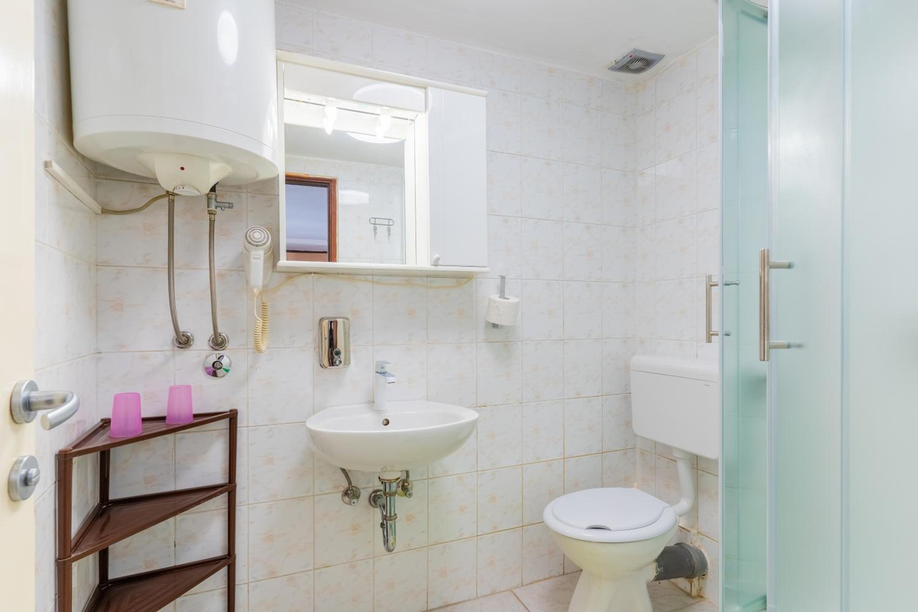 Guesthouse Romana en Cres — bathroom