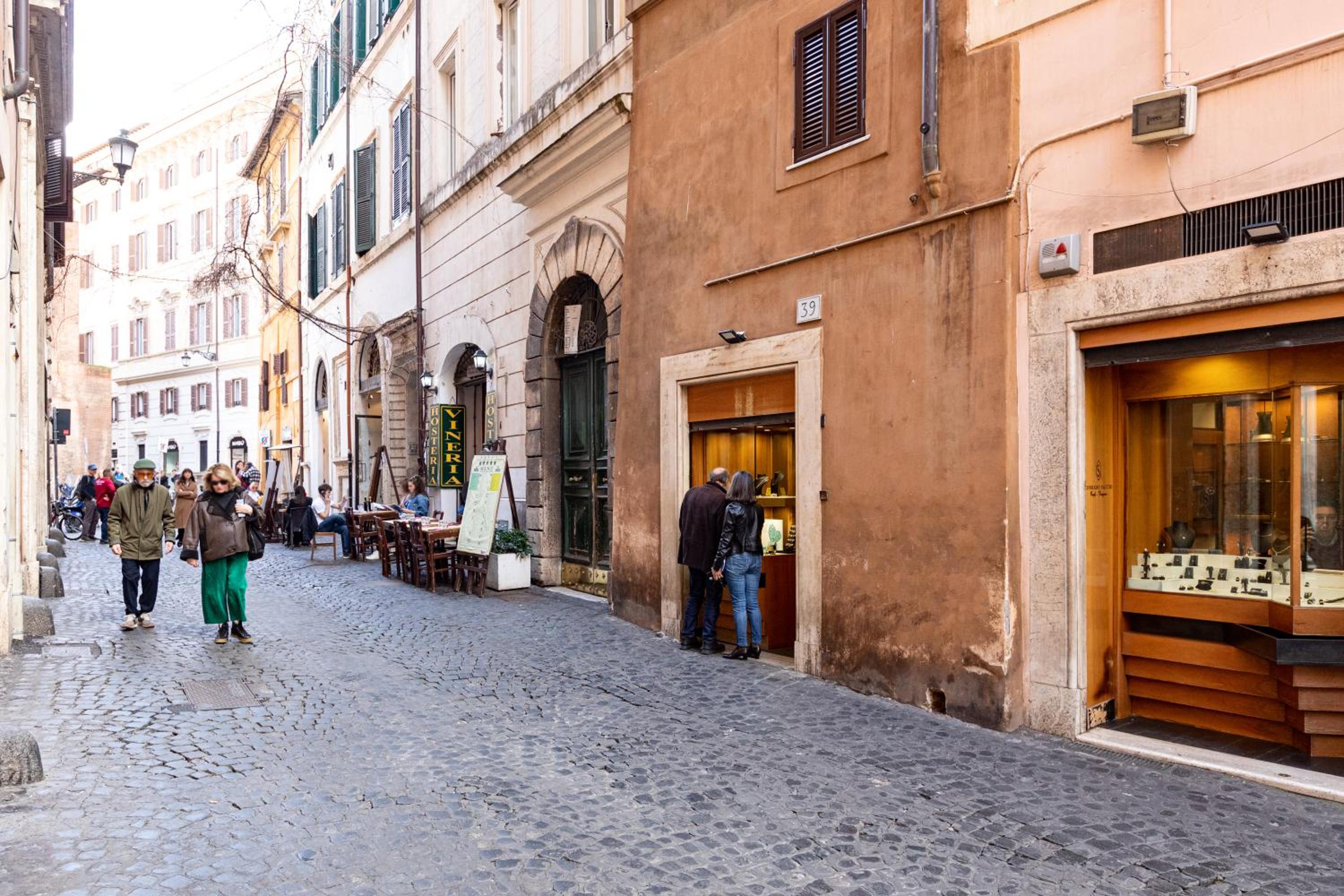 Apartment with nice terrace by the Amazing Pantheon