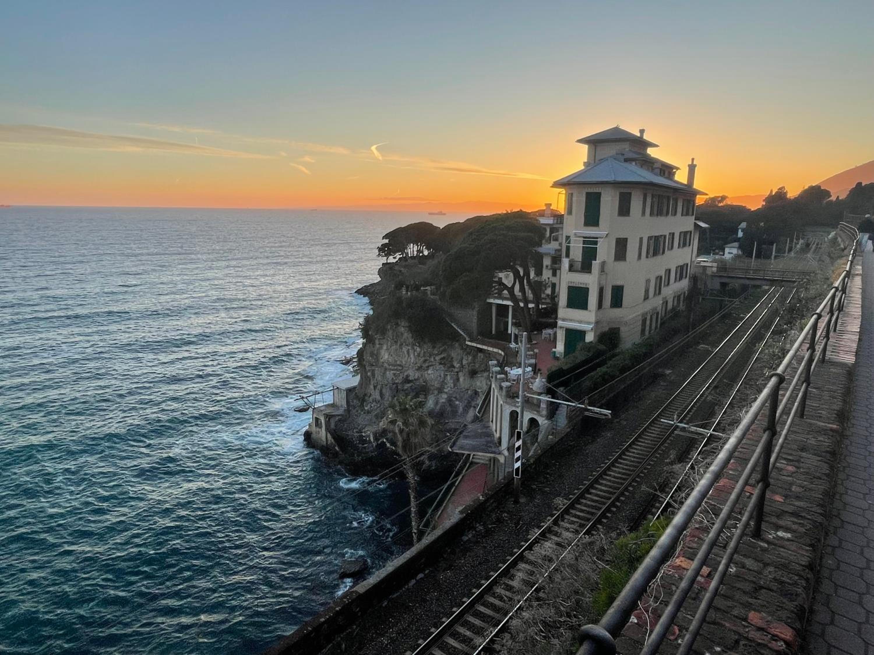 La Casa di Samantha a Villa Regina a picco sul mare con piscina