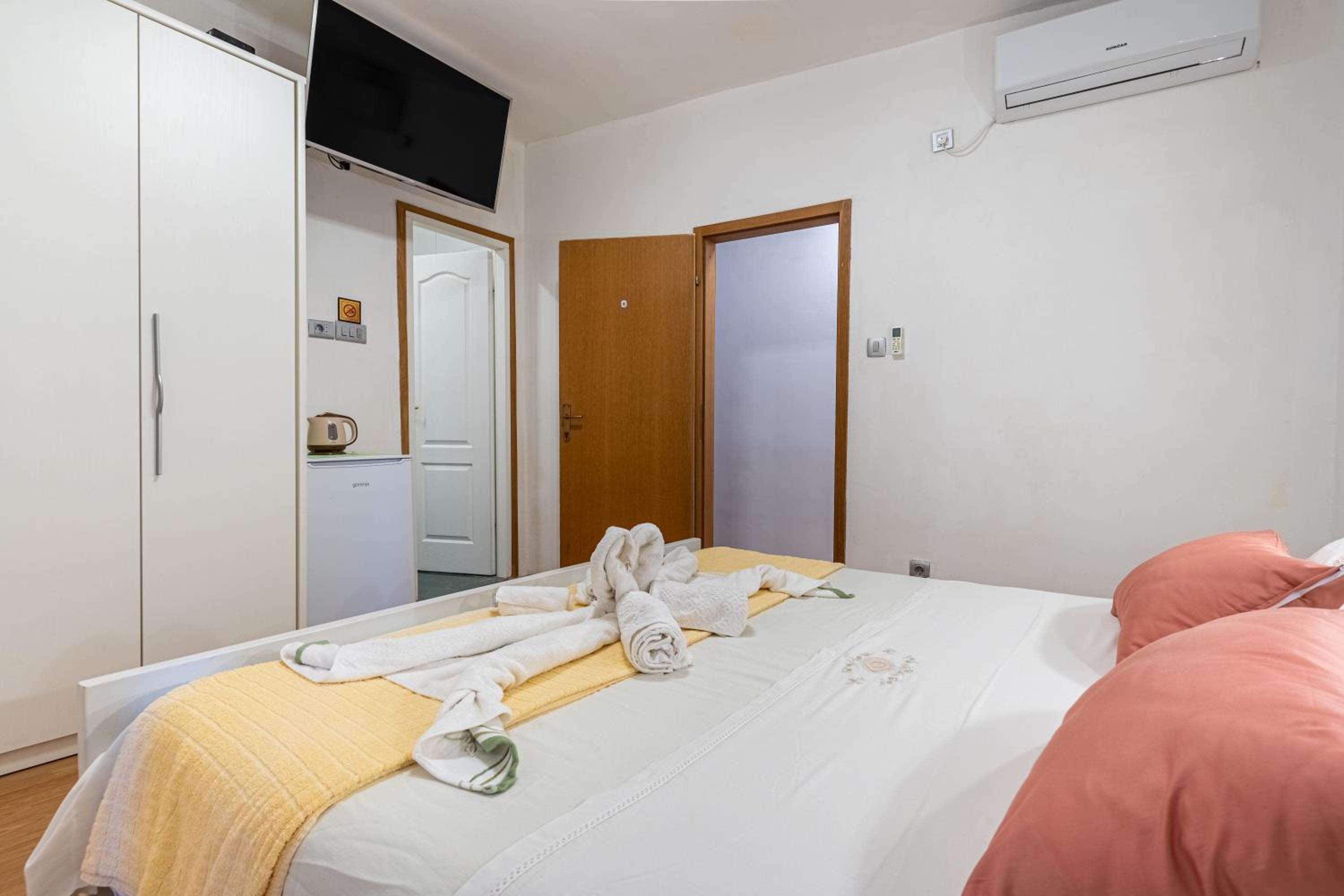 Guesthouse Romana en Cres — hotel room