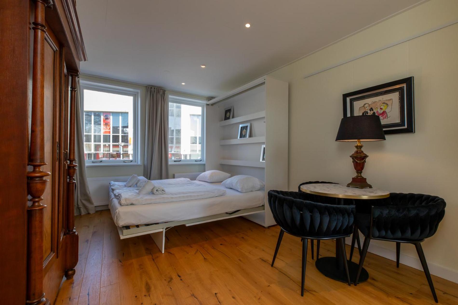 Welcome in - Appartement midden in het centrum met dakterras view 2